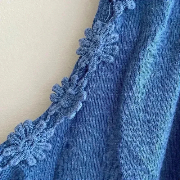 Forever 21 Blue Crotchet Flower Crop Top for Spring, Size Medium, Cropped Tank - Picture 4 of 9